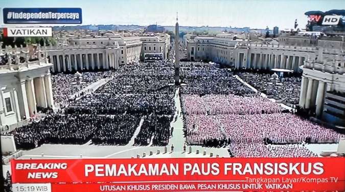 Ribuan umat Katolik berkumpul di pelataran Basilika Santo Petrus Vatikan