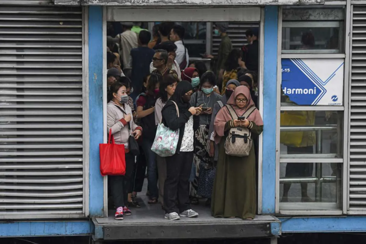 Jangan khawatir, mulai hari ini jam operasional Transjakarta, MRT dan LRT normal lagi