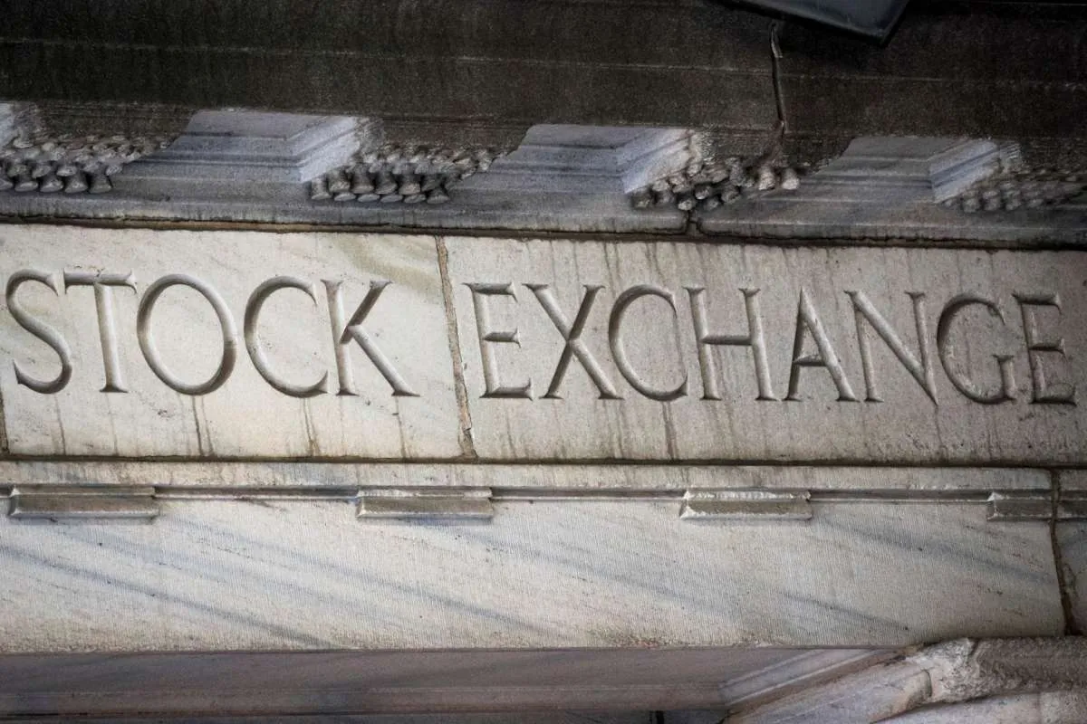 Wall Street menguat empat kuartal berturut-turut