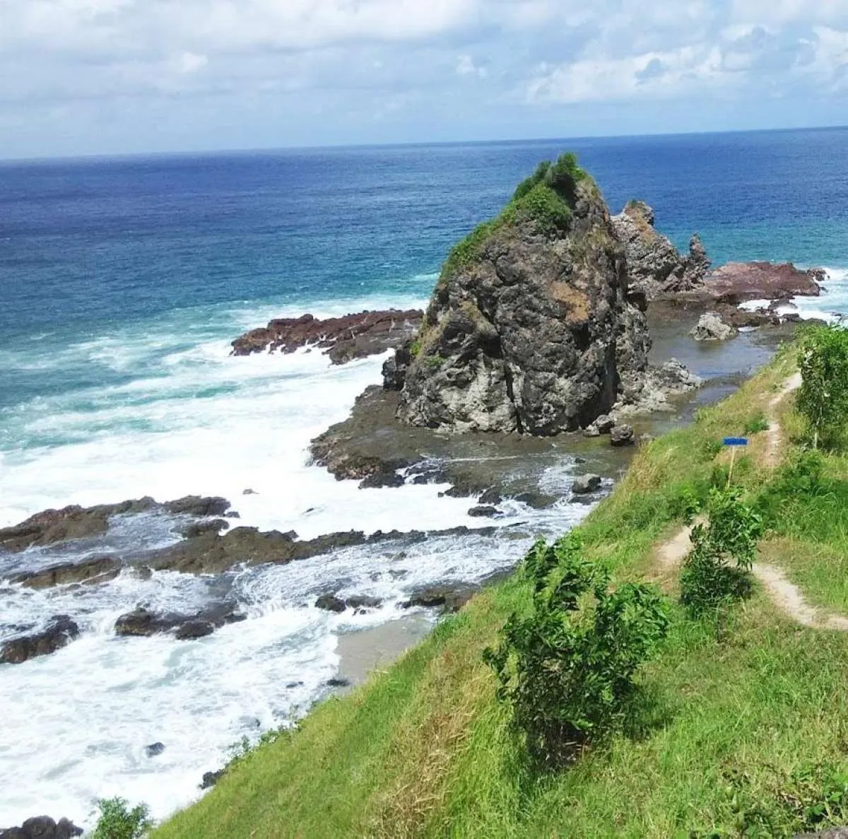 Pantai Watu Lumbung bisa jadi destinasi pilihan, kala pelesiran ke Gunungkidul