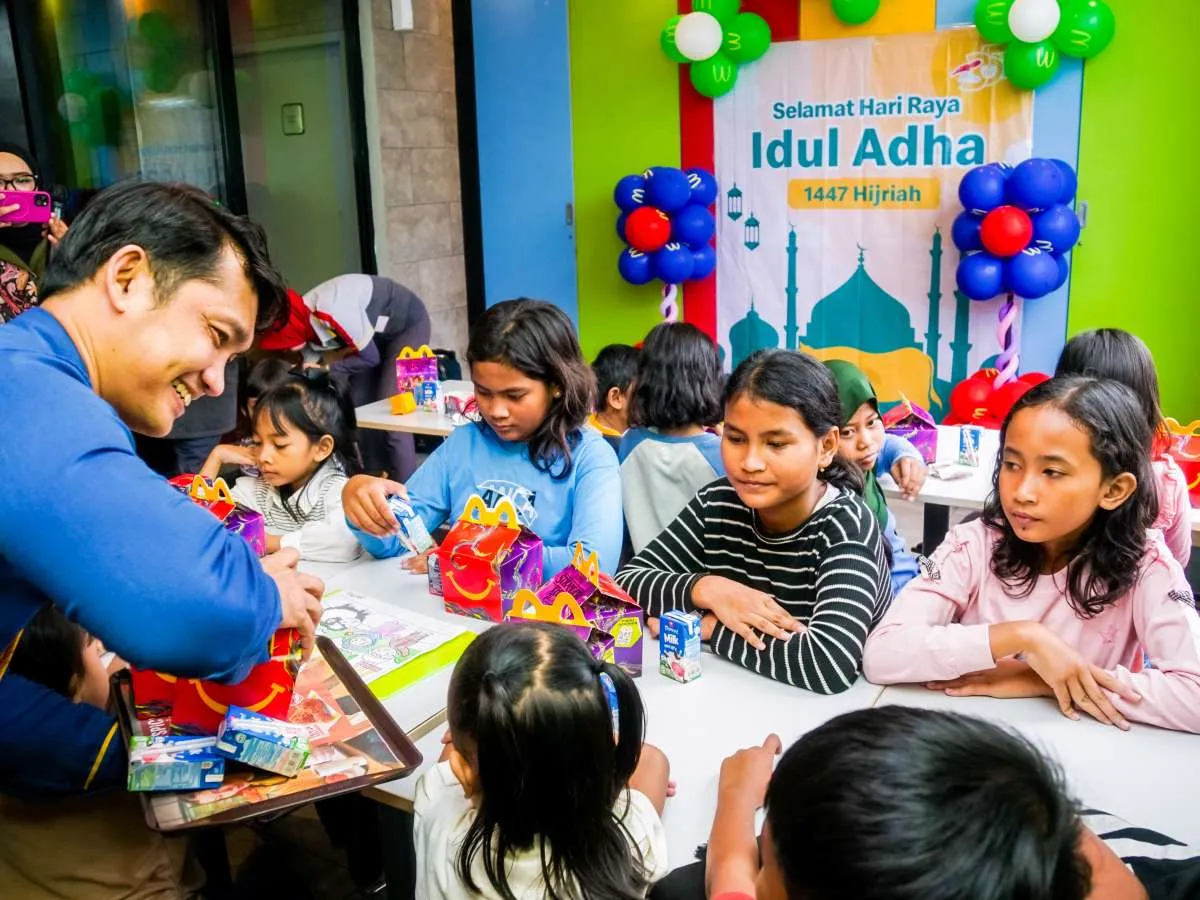Mengajarkan Anak Belajar Berbagi Sejak Dini Lewat Berbagi Kurban