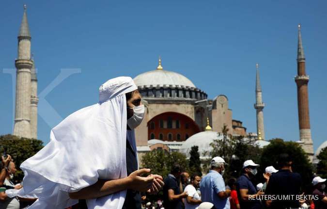 Pembukaan Hagia Sophia sebagai masjid memicu kasus baru virus corona di Turki