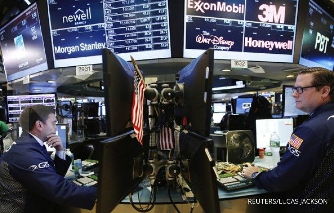 Wall Street berakhir flat pasca dollar perkasa 