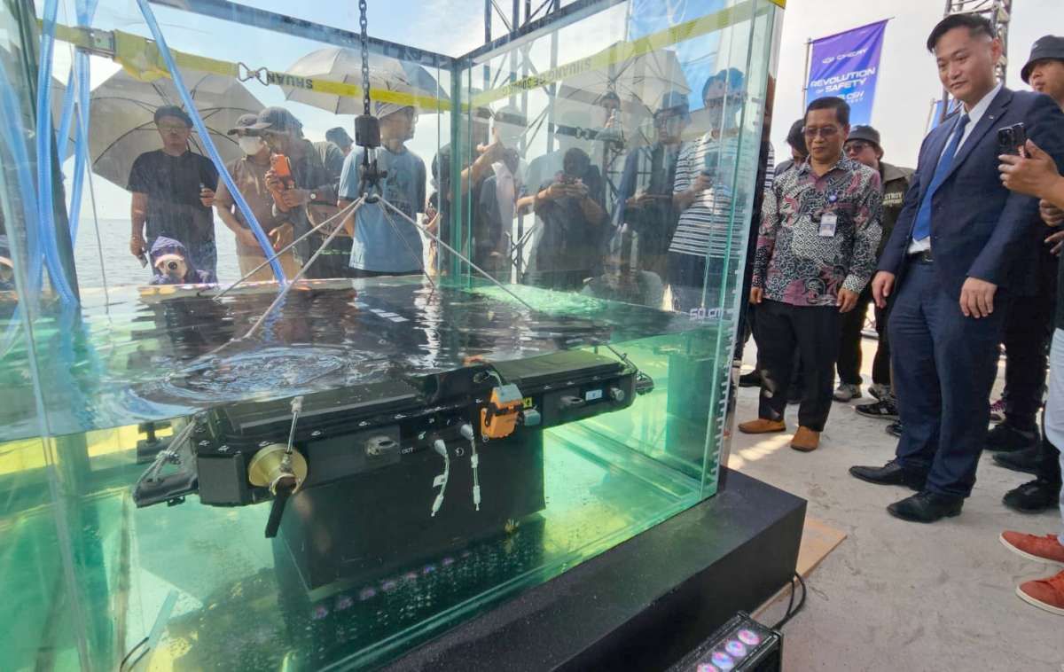 Chery Uji Ketahanan Baterai dengan Direndam Air Laut