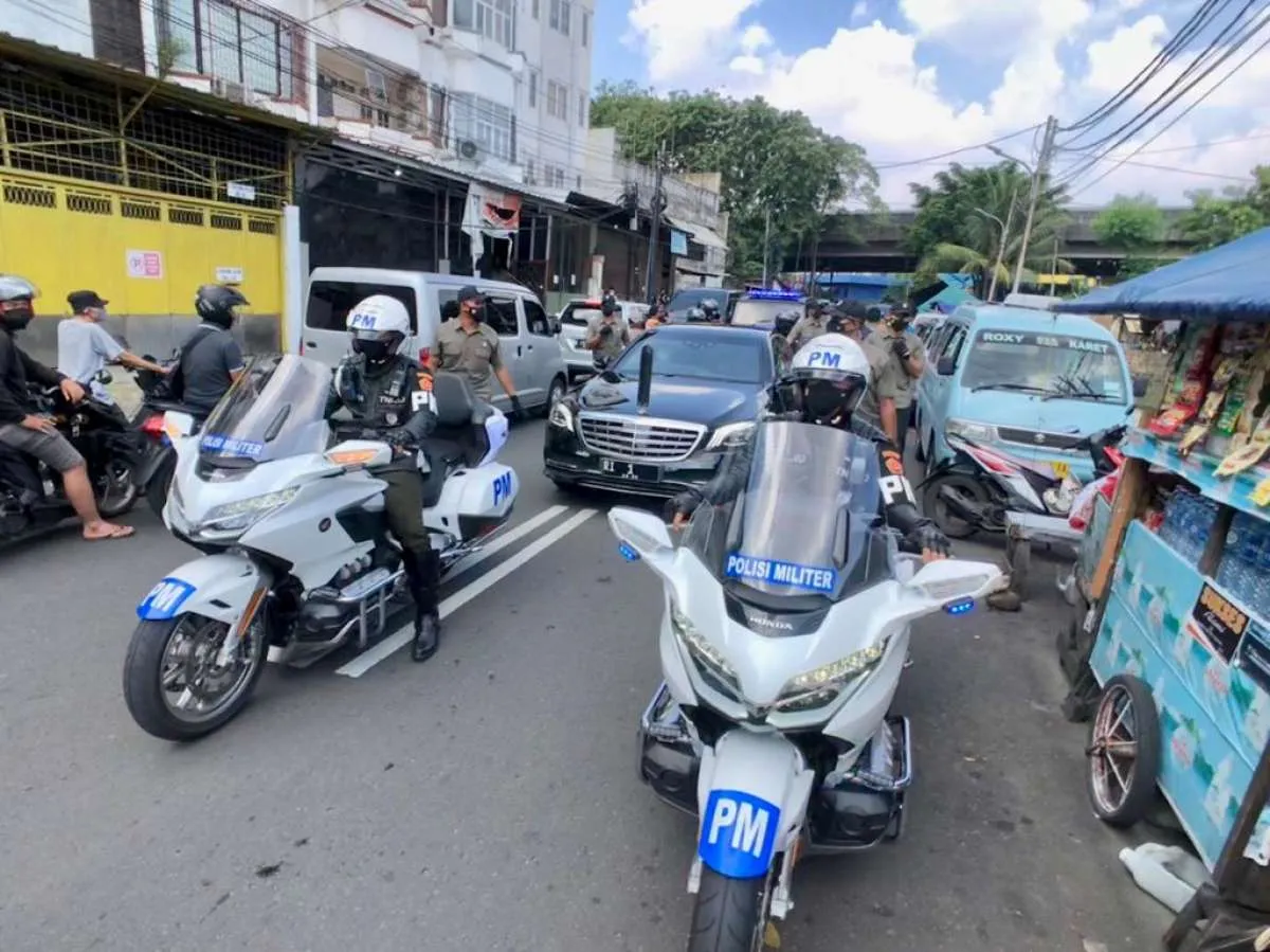 Jokowi bagi-bagi sembako jelang Lebaran