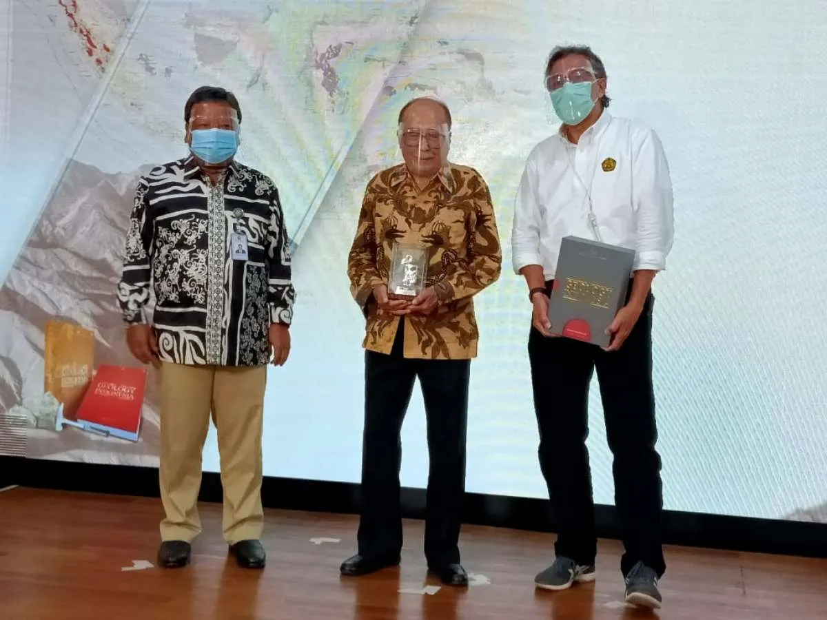 Bapak Migas Koesoemadinata rilis buku The Introduction into The Geology of Indonesia 