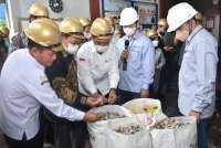 Pasokan Bahan Baku Industri Mulai Tersendat