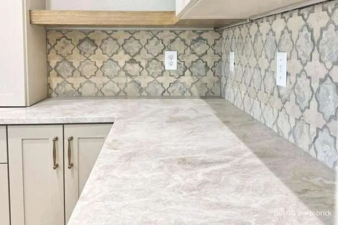 Tren Backsplash Dapur 2026 yang Lagi Naik Daun untuk Tampilan Rumah Lebih Elegan