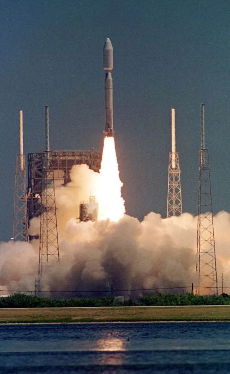 Satelit ruang angkasa Rusia mengikuti dan menganggu satelit mata-mata AS 