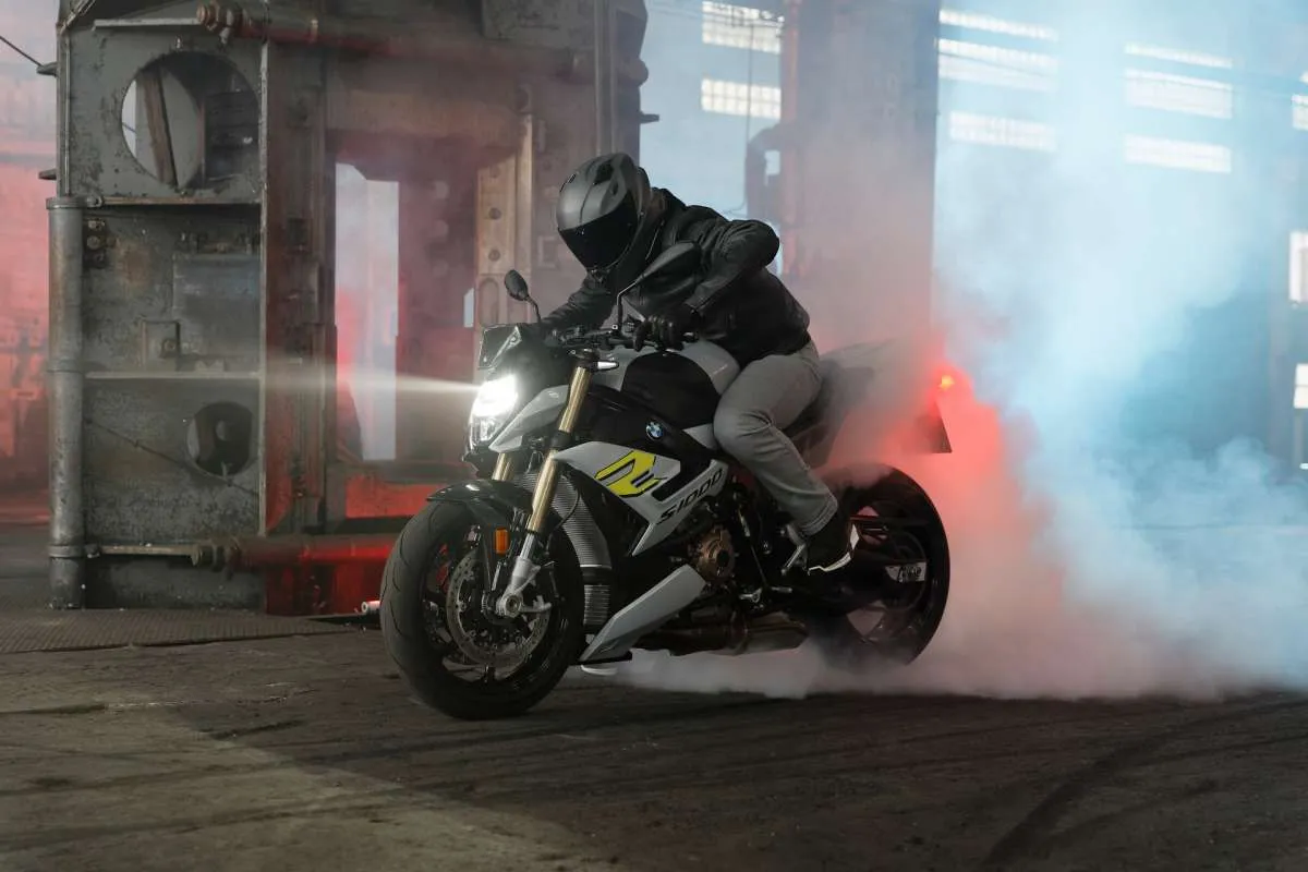Keren banget! Begini tampilan baru BMW S 1000 R 2021