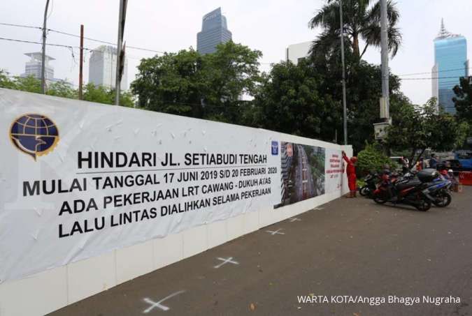 Jl. Setiabudi Tengah closed by Greater Jakarta LRT construction