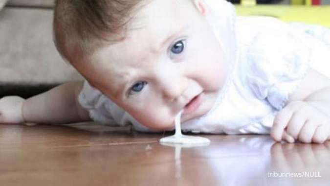 Gumoh umumnya terjadi saat bayi minum susu terlalu banyak, saat bersendawa, atau menelan banyak udara.