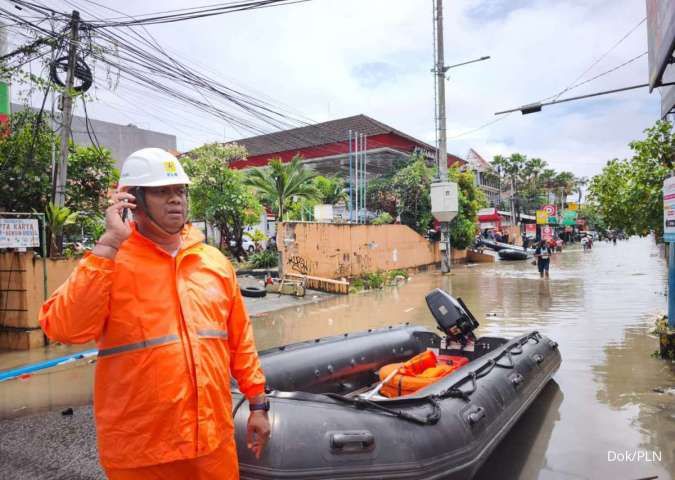 PLN Pulihkan Listrik Pasca Bencana Banjir di Bali
