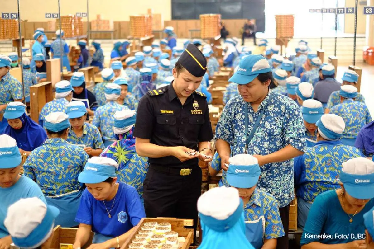 Ditjen Bea Cukai Optimistis Penerimaan Kepabeanan dan Cukai Lampaui Target