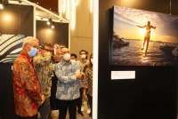 Menteri Koperasi dan UKM dan Shopee Dukung Pameran Lomba Foto Kontan