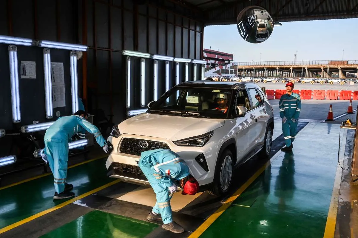 Trump Tetapkan Tarif Impor 32% untuk RI, Sektor Otomotif Hingga Elektronik Terancam