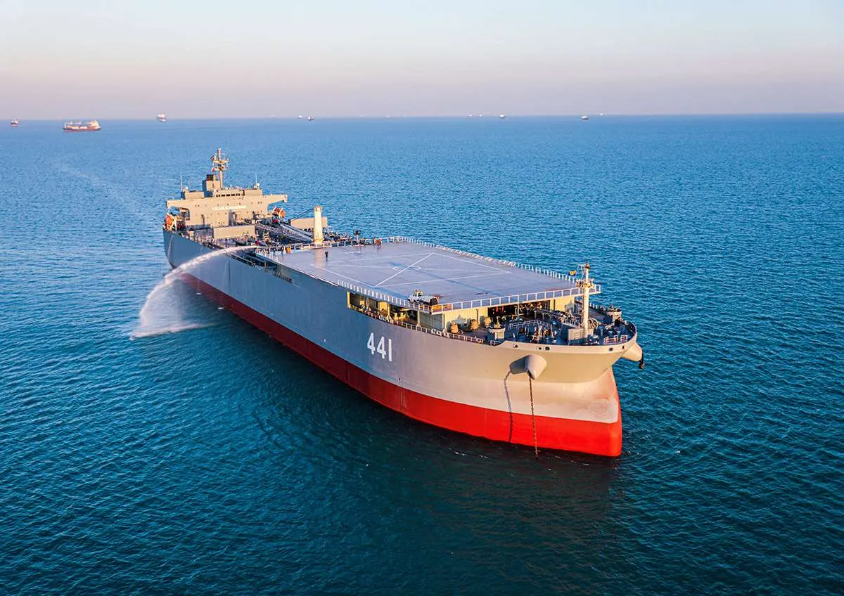 Konflik AS–Iran Memuncak: Kapal Iran Tenggelam, Harga Minyak Melejit