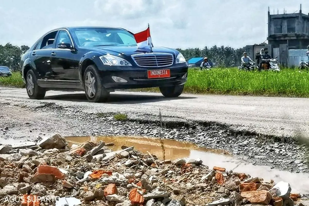 Jokowi: Pemerintah Pusat Perbaiki Jalan Rusak Di Lampung, Cek Data Jalan Rusak 2023
