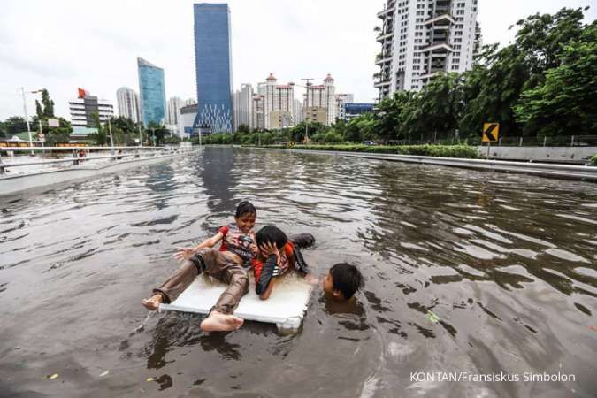 Sabtu pagi, banjir dan genangan air terlihat di sejumlah titik di Jakarta