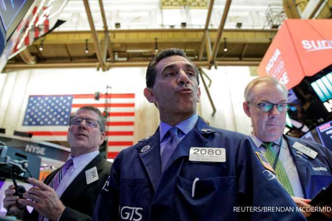 Wall Street jatuh terseret saham-saham teknologi dan penantian kebijakan The Fed