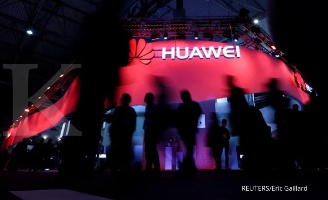 Australia bans China's Huawei from mobile network build over security fears