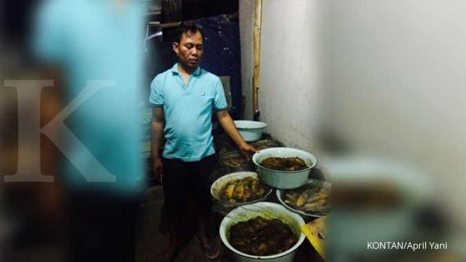 Penjual ikan pindang bertahan meski modal cekak (2