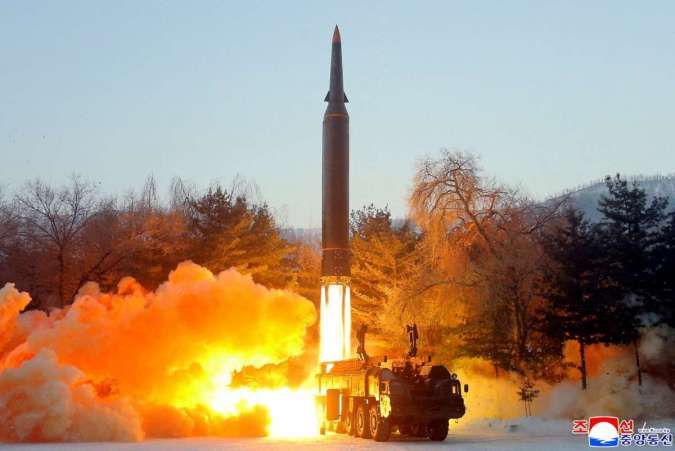 Korea Utara Kembali Tembakkan Proyektil Tak Dikenal ke Laut Timur di Pagi Ini (17/1)
