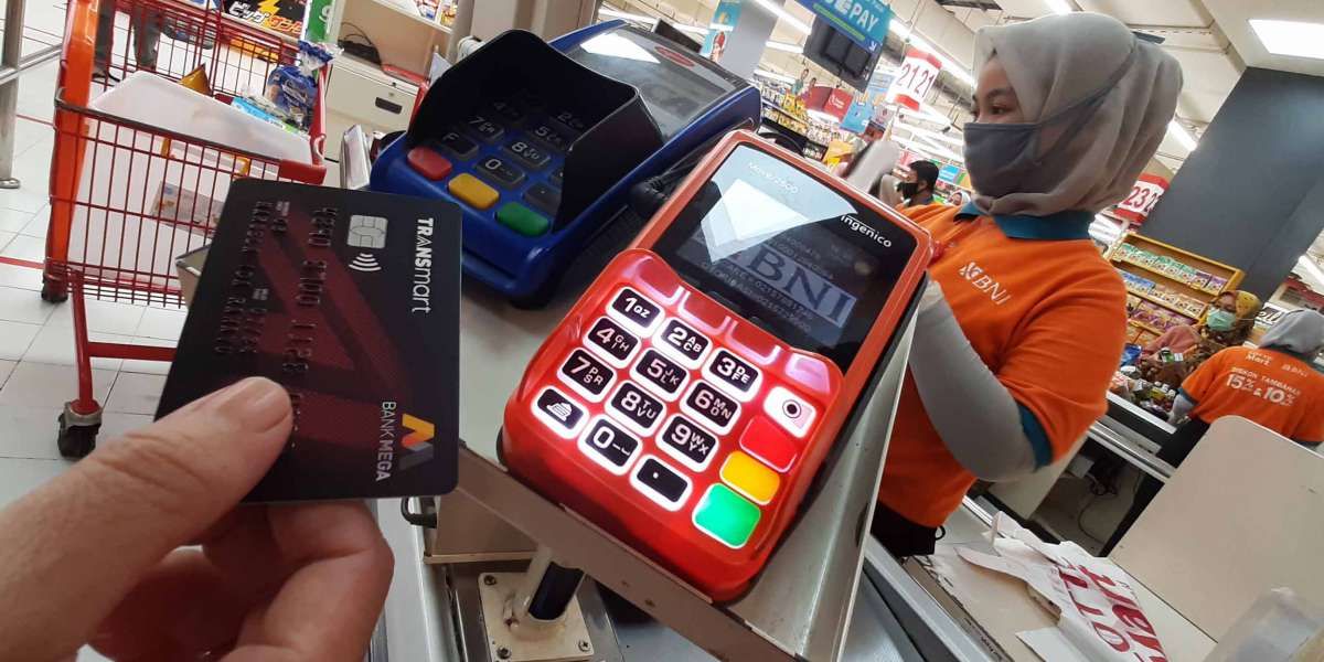 Transaksi kartu kredit meningkat