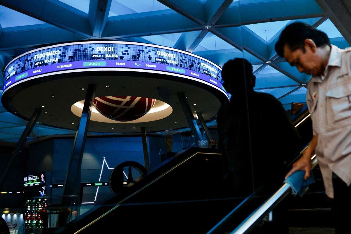 Masih Disetir Sentimen Eksternal, Cek Prediksi IHSG Jumat (10/4) 