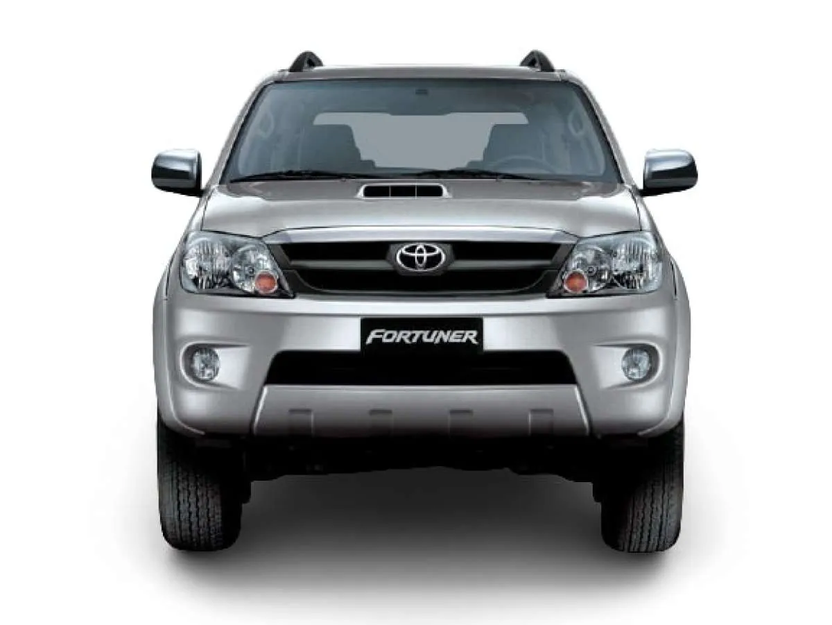 Harga mobil bekas Toyota Fortuner sudah bersahabat, intip varian generasi pertama