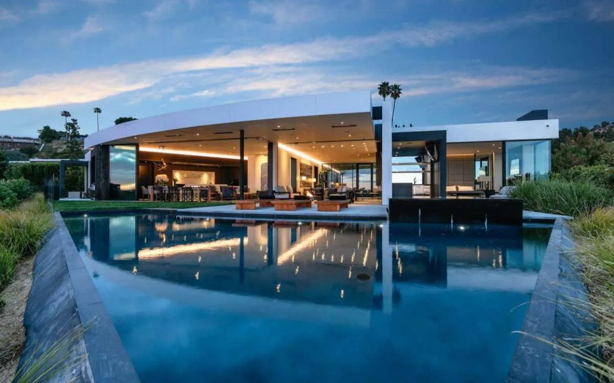 Adhika Bakrie beli rumah mewah di Beverly Hills seharga Rp 397 miliar, ini sosoknya