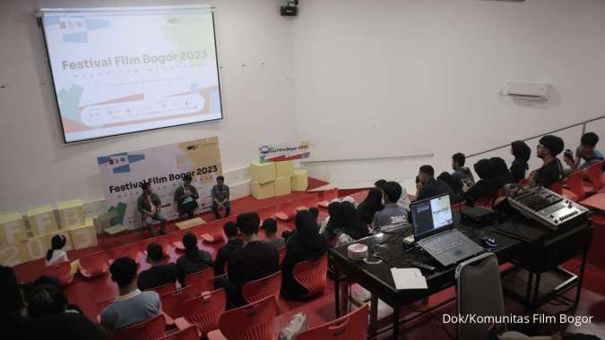 Berkomunitas Dulu Jadi Sineas Kemudian