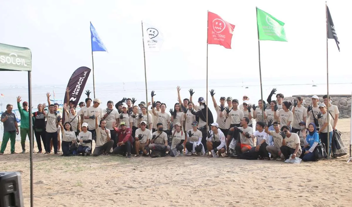 Gandeng Komunitas Lokal, Erajaya Active Lifestyle Gelar UR Beach Clean Day