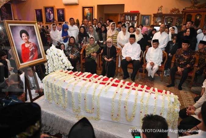 Presiden Jokowi menjadi inspektur upacara pemakaman Ani Yudhoyono