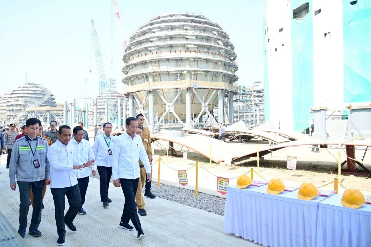 Tinjau Pembangunan Industri Petrokimia di Cilegon, Jokowi: Progres Capai 73%