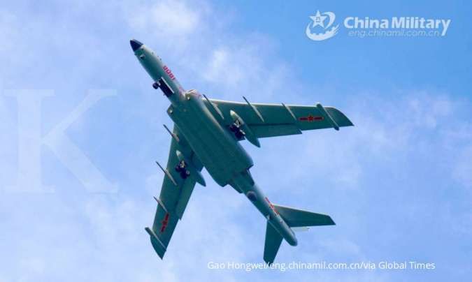 Pesawat pembom China unjuk gigi di LCS, jatuhkan bom dan menyebar ranjaut laut