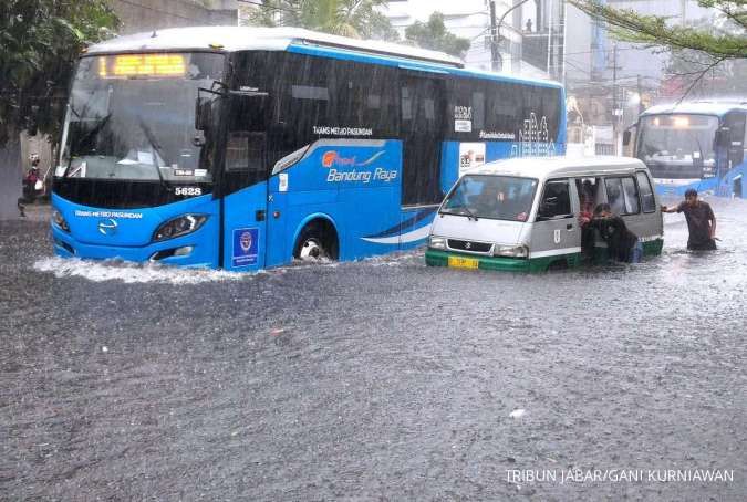BMKG Beri Peringatan Dini Cuaca Besok (13/11) Hujan Lebat, Daerah Ini Waspada Bencana