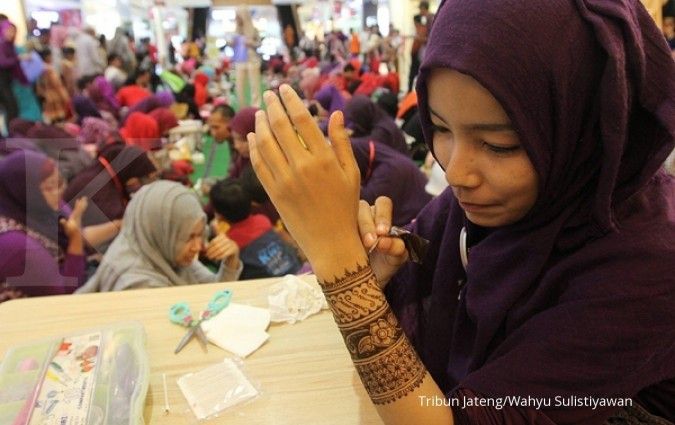 Seniman henna kembangkan motif khas Indonesia