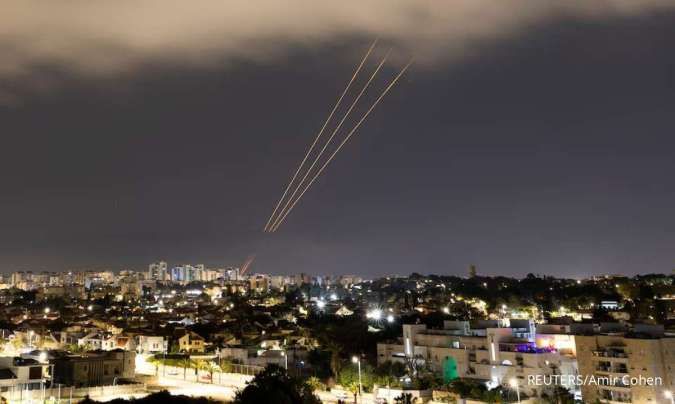 Iran Balas Serangan dengan Ratusan Rudal, Israel Keluarkan Ancaman Terbaru