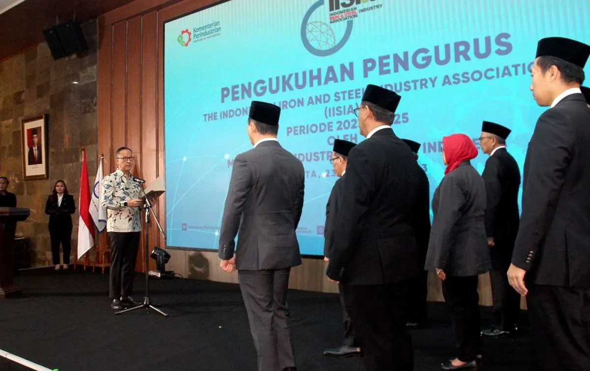 Kukuhkan Pengurus Asosiasi Besi&Baja,Menperin Minta Industri Dukung AksiDekarbonisasi