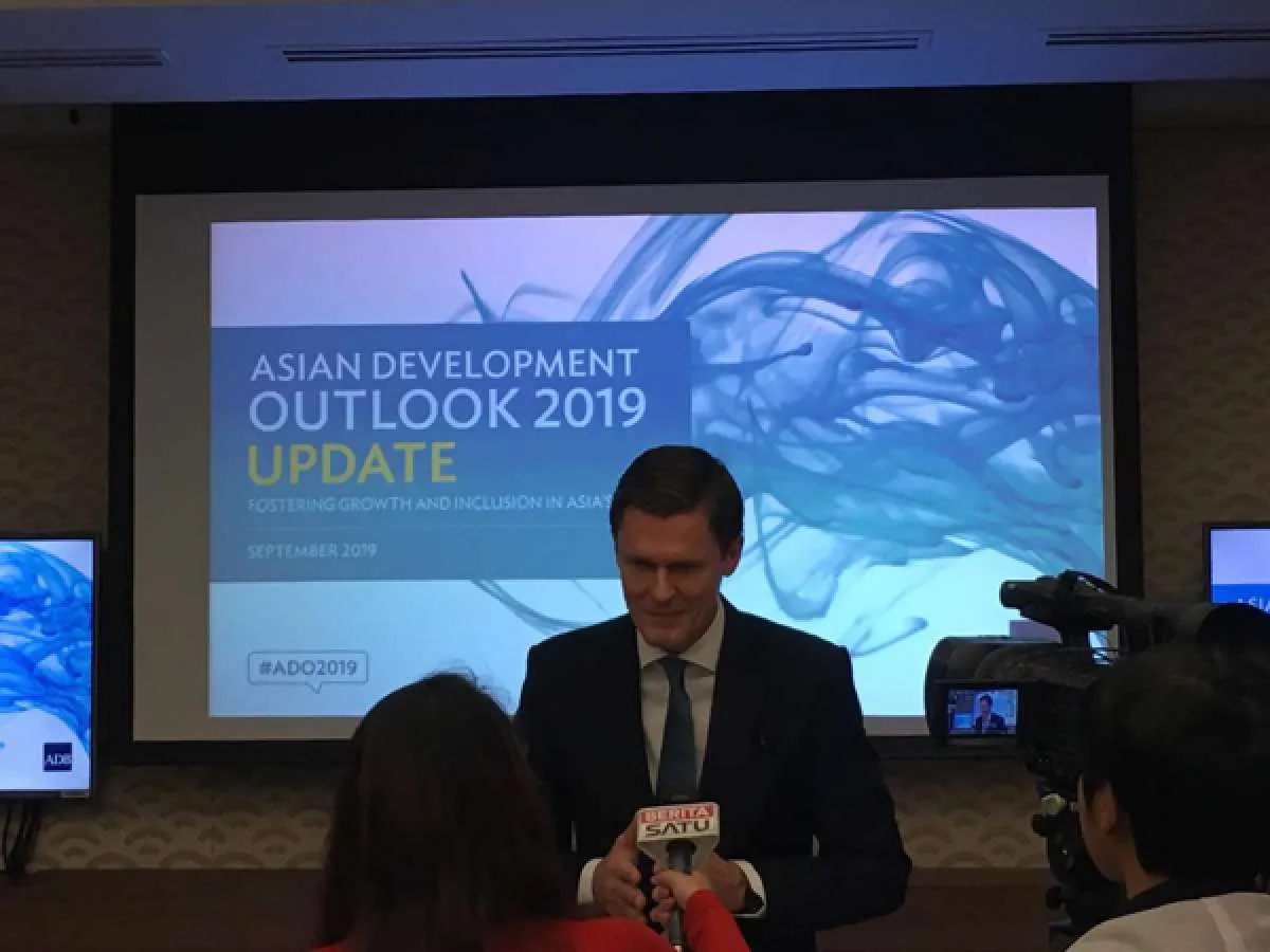 Ekspor dan investasi lesu, ADB pangkas proyeksi ekonomi Indonesia tahun ini jadi 5,1%