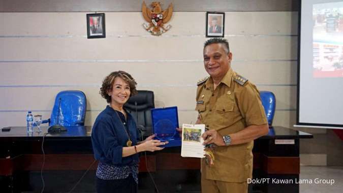 Pendopo Gandeng Didiet Maulana Berikan Pelatihan kepada Komunitas Tenun Adat Sikka