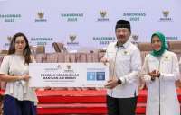 Merdeka Copper Gold (MDKA) dan BAZNAS Salurkan 80 Truk Tangki Air Bersih