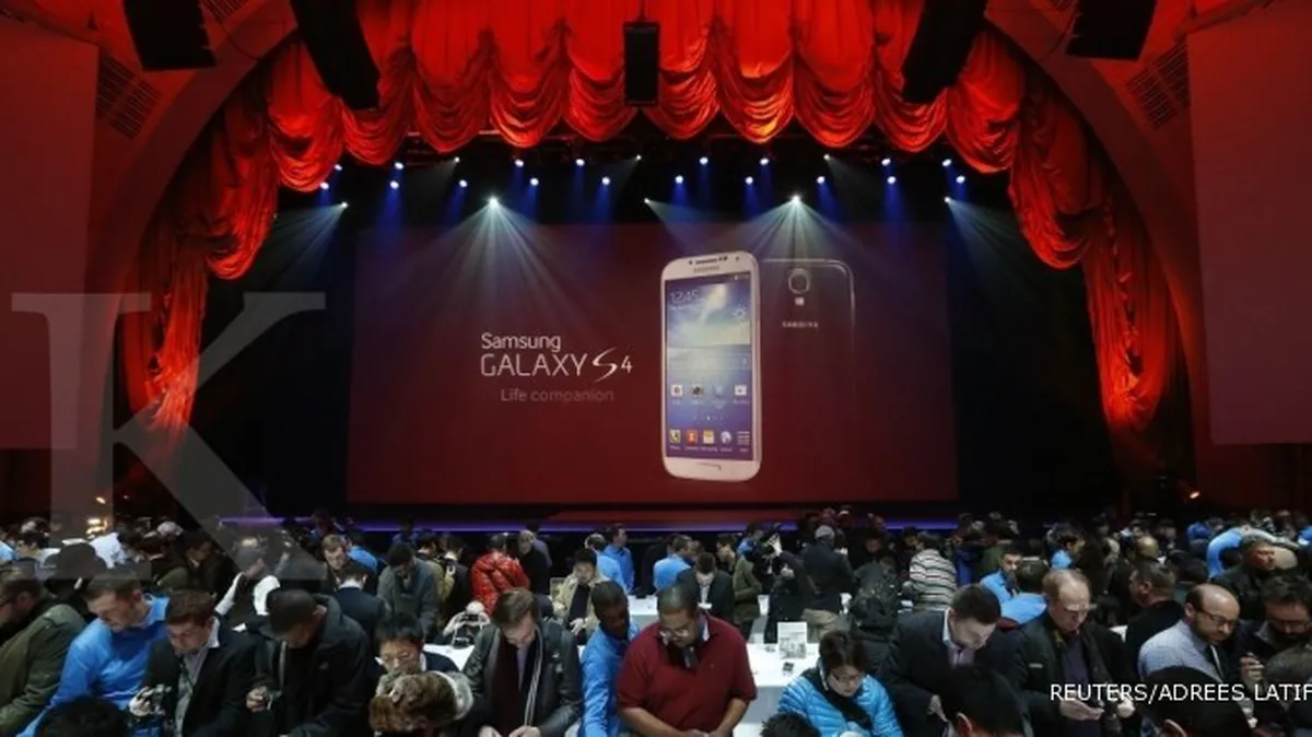 Samsung beri sinyal rilis ponsel layang melengkung