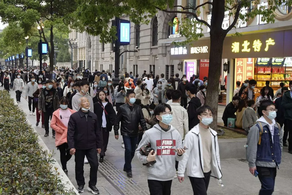 Wuhan lakukan tes COVID-19 terhadap seluruh penduduk, ada apa?