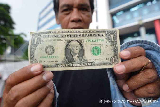 Rupiah menguat sepekan terakhir, tapi dalam sebukan dollar AS lebih unggul