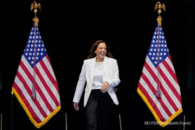 Harris Pitches to Union Workers with Biden at Her Side