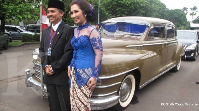Roy Suryo konvoi naik mobil antik Soekarno