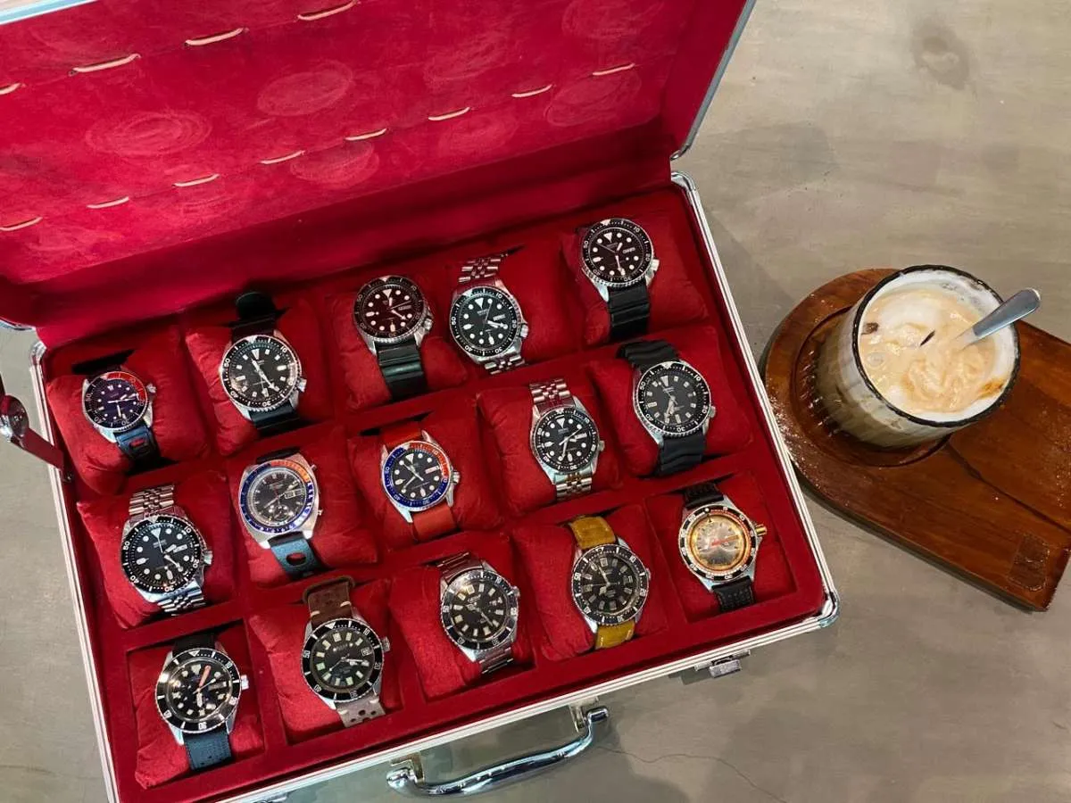 Rifat Sungkar Menyambangi Pameran Jam Vintage di IIMS 2025