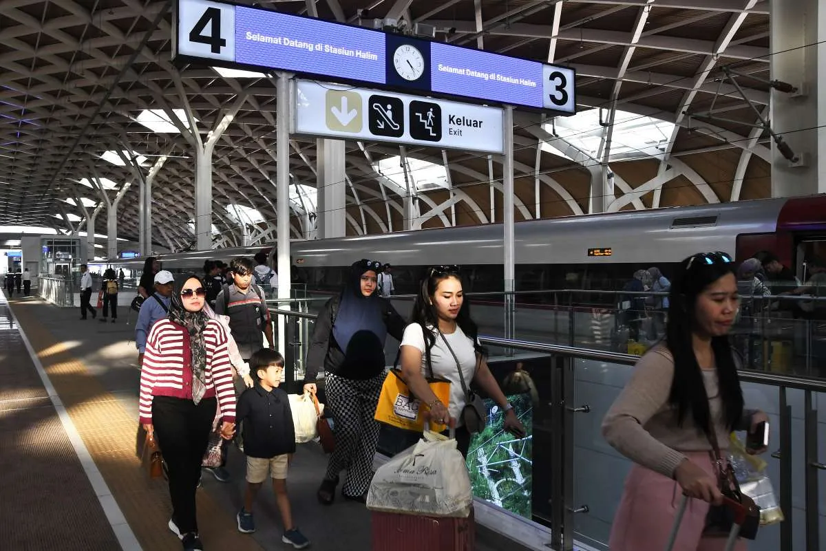 Pixel Group dan KCIC Kerjasama Bangun Ekosistem Iklan Digital di Kereta Cepat Whoosh